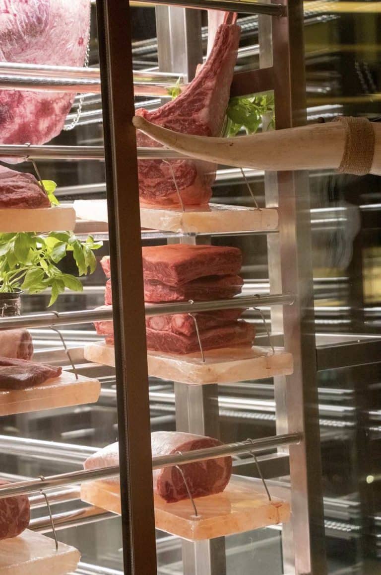 The Insider visits Rays Grill. Conrad Etihad Towers The Insider